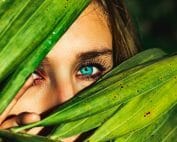 Augen straffen: Tränenrinnen straffen, Oberlidstraffung Wien und Pressbaum bei Dr. Maria Michaelidou